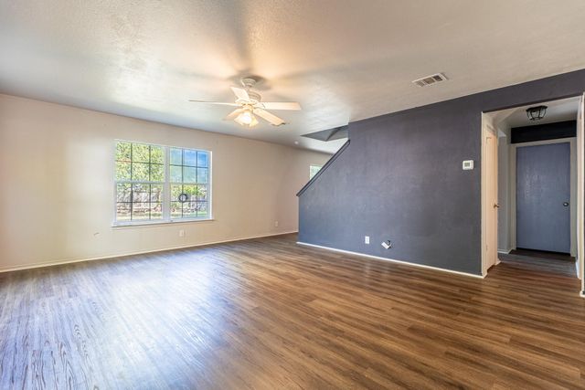 1422 Meadow PKWY, San Marcos, TX 78666