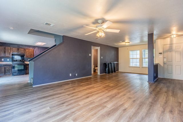 1422 Meadow PKWY, San Marcos, TX 78666