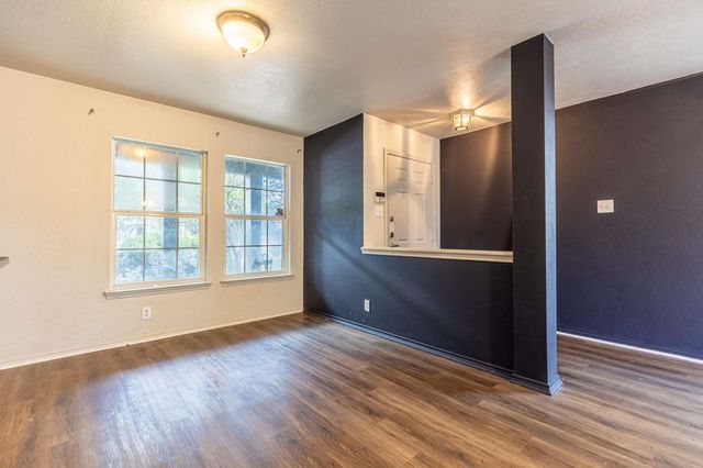 1422 Meadow PKWY, San Marcos, TX 78666