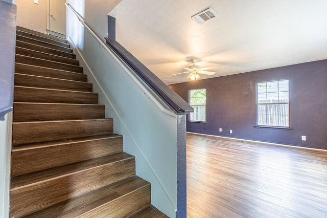 1422 Meadow PKWY, San Marcos, TX 78666