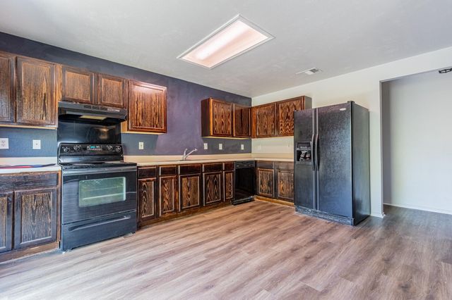 1422 Meadow PKWY, San Marcos, TX 78666