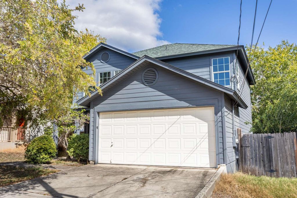 1422 Meadow PKWY, San Marcos, TX 78666