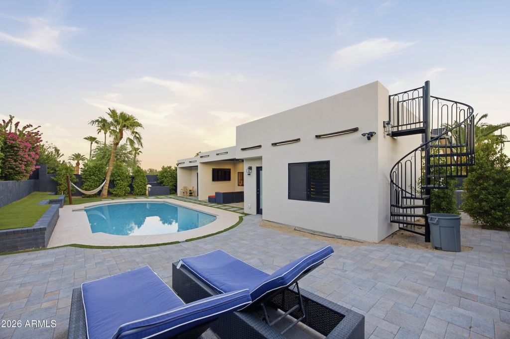 2002 E Vista Drive, Phoenix, AZ 85022 — exterior