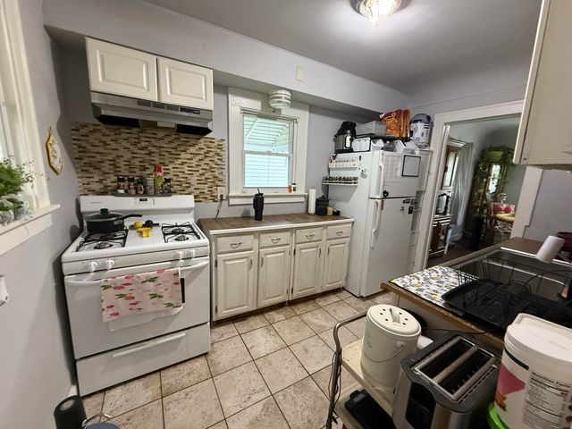 26 Edna Avenue, Pontiac, MI 48341