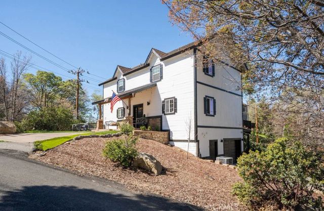 1498 Deer Way, Lake Arrowhead, CA 92352