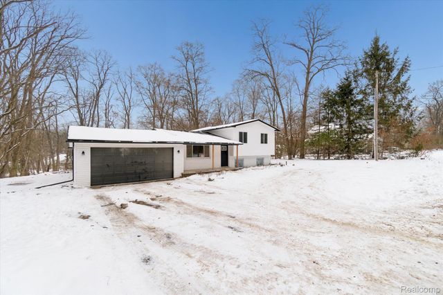 10031 Carmer Road, Fenton, MI 48430