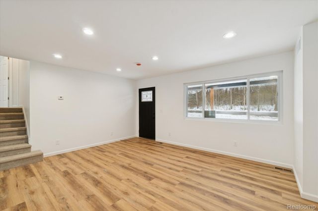 10031 Carmer Road, Fenton, MI 48430