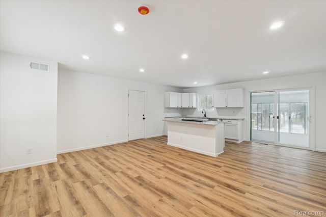 10031 Carmer Road, Fenton, MI 48430