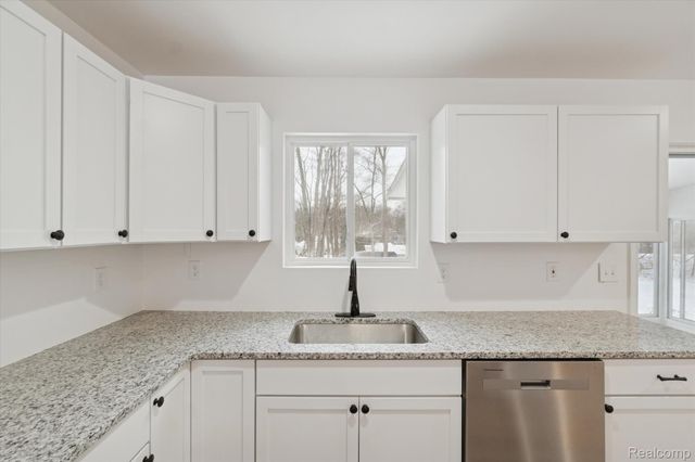 10031 Carmer Road, Fenton, MI 48430