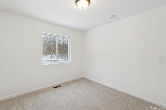 10031 Carmer Road, Fenton, MI 48430