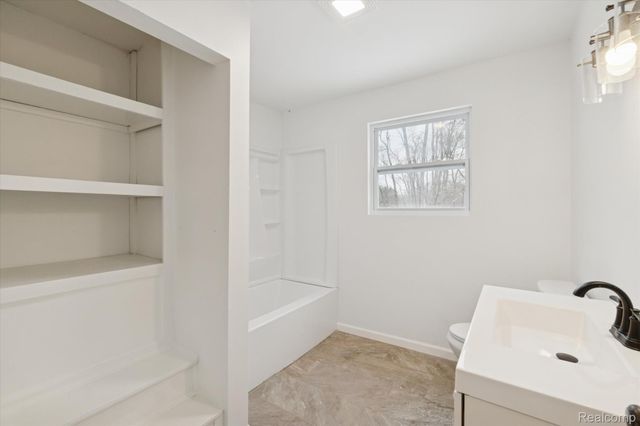 10031 Carmer Road, Fenton, MI 48430