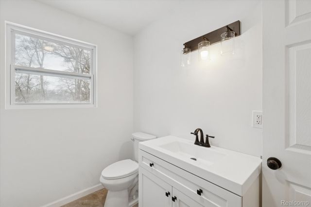 10031 Carmer Road, Fenton, MI 48430