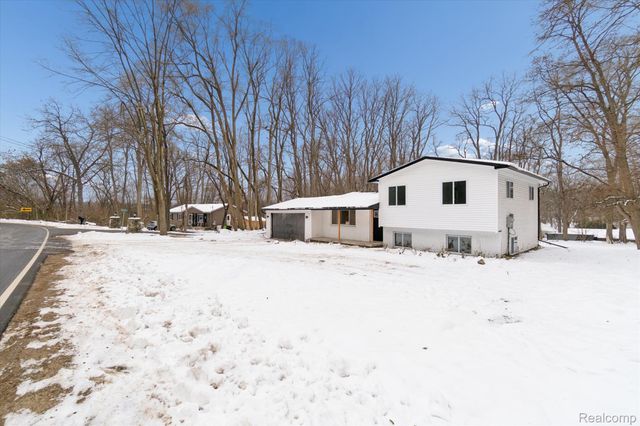 10031 Carmer Road, Fenton, MI 48430