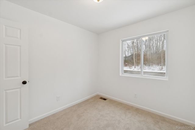 10031 Carmer Road, Fenton, MI 48430