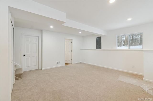 10031 Carmer Road, Fenton, MI 48430