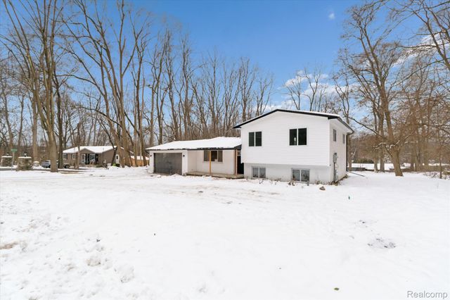 10031 Carmer Road, Fenton, MI 48430