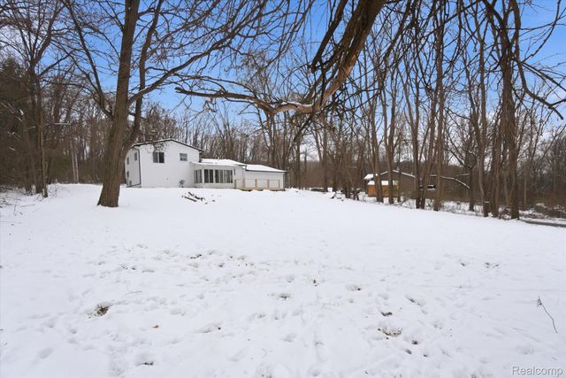 10031 Carmer Road, Fenton, MI 48430