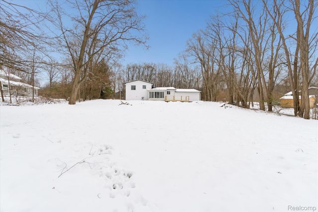 10031 Carmer Road, Fenton, MI 48430