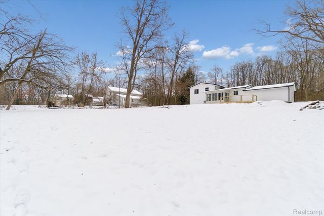 10031 Carmer Road, Fenton, MI 48430