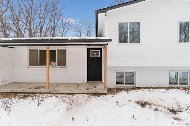 10031 Carmer Road, Fenton, MI 48430