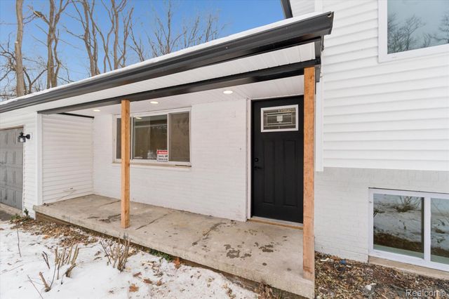 10031 Carmer Road, Fenton, MI 48430