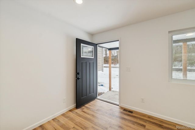 10031 Carmer Road, Fenton, MI 48430