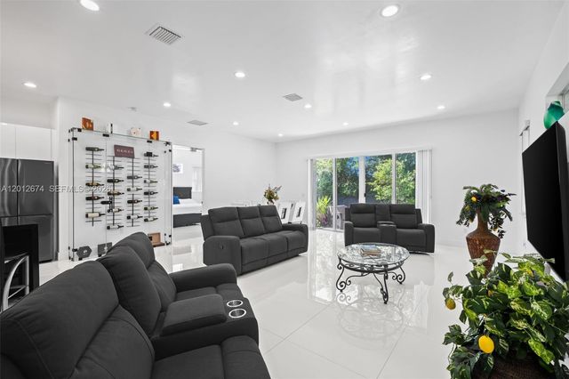 2962 NW 10th Ct, Fort Lauderdale, FL 33311