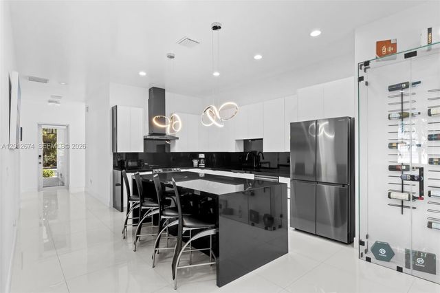 2962 NW 10th Ct, Fort Lauderdale, FL 33311