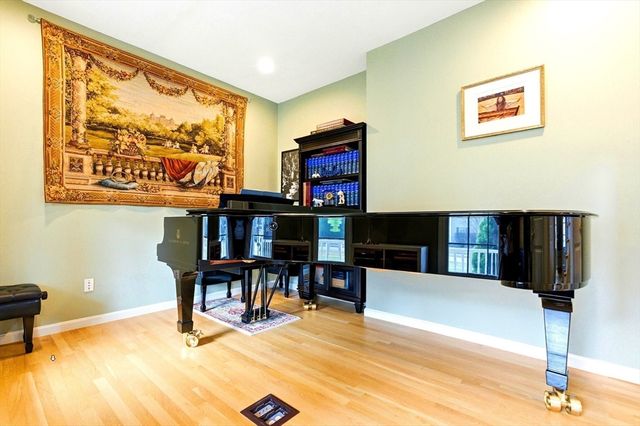 8 Scarlet Ct, Easton, MA 02356