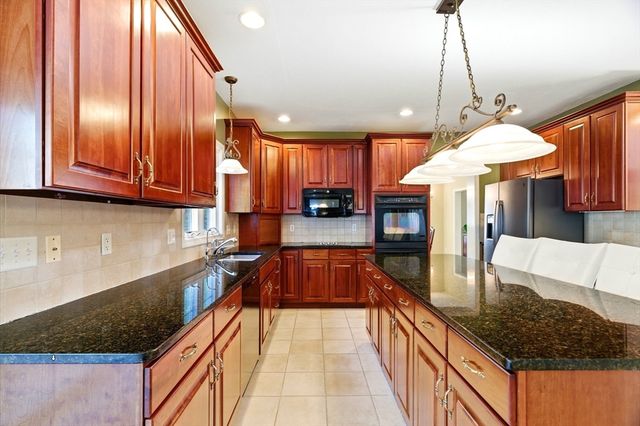 8 Scarlet Ct, Easton, MA 02356