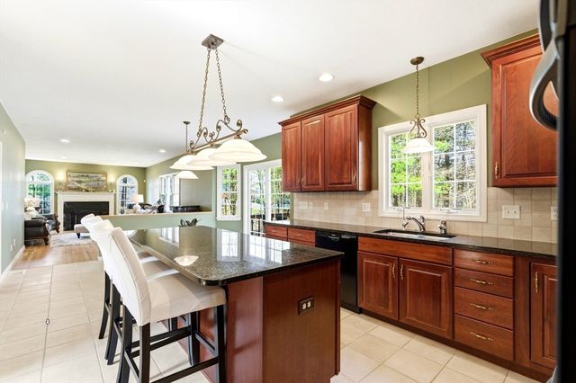 8 Scarlet Ct, Easton, MA 02356