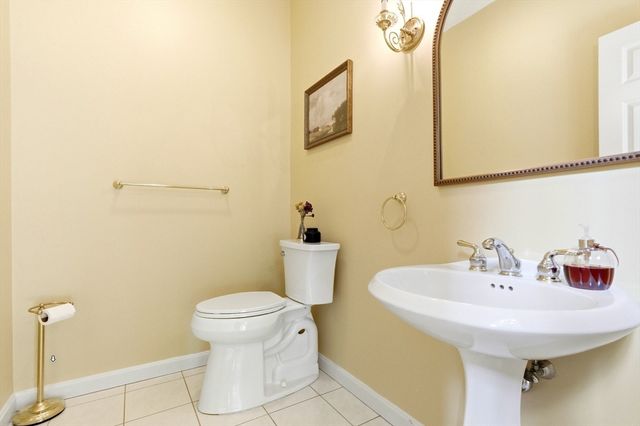 8 Scarlet Ct, Easton, MA 02356