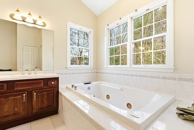 8 Scarlet Ct, Easton, MA 02356