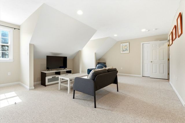 8 Scarlet Ct, Easton, MA 02356