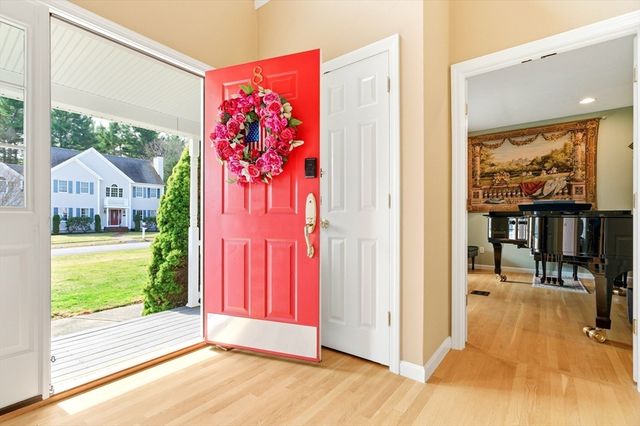 8 Scarlet Ct, Easton, MA 02356