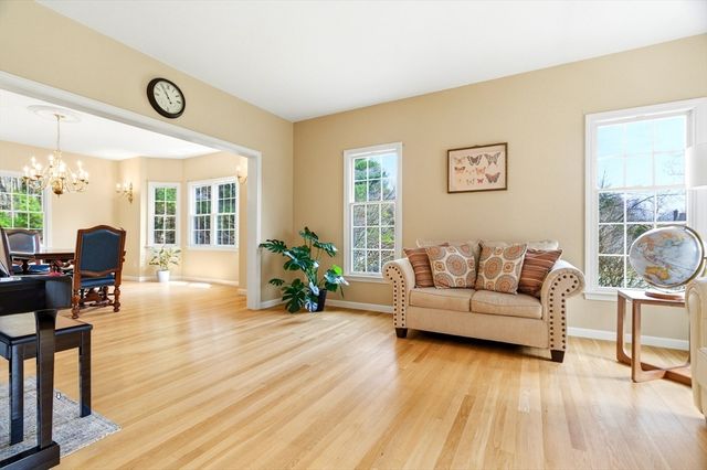 8 Scarlet Ct, Easton, MA 02356