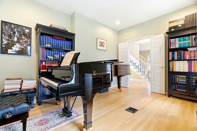 8 Scarlet Ct, Easton, MA 02356