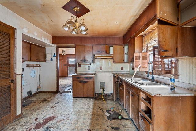 233 4th Street E, Milan, IL 61264