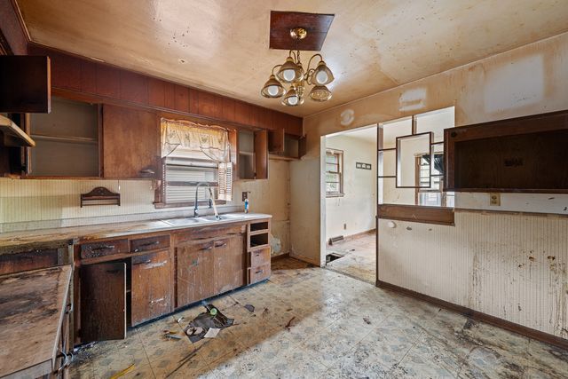 233 4th Street E, Milan, IL 61264