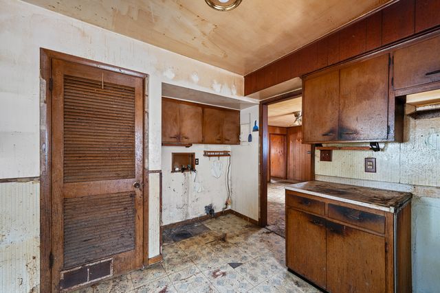 233 4th Street E, Milan, IL 61264