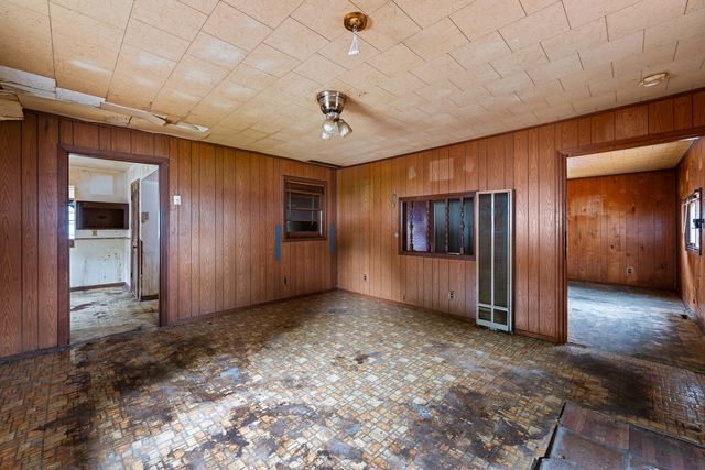 233 4th Street E, Milan, IL 61264
