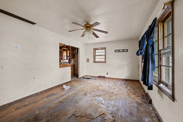 233 4th Street E, Milan, IL 61264