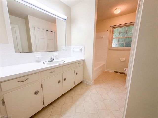 3010 Hope Valley Road, Winston-salem, NC 27106