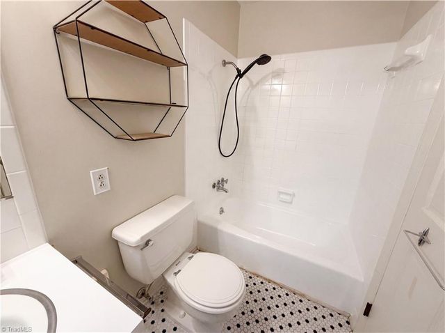 3010 Hope Valley Road, Winston-salem, NC 27106