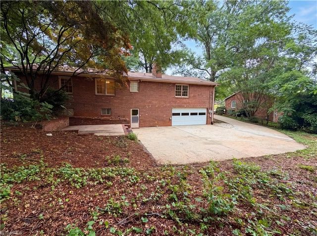 3010 Hope Valley Road, Winston-salem, NC 27106
