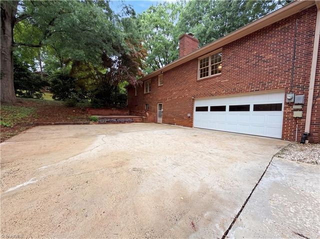 3010 Hope Valley Road, Winston-salem, NC 27106