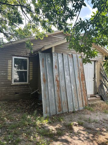 204 8th Street, Honey Grove, TX 75446