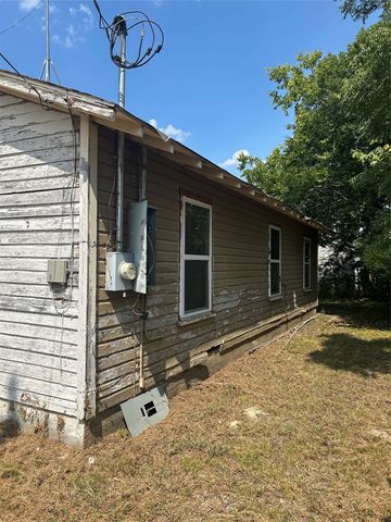 204 8th Street, Honey Grove, TX 75446