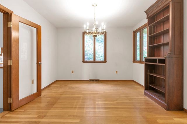 16 Ward Lane, Sherborn, MA 01770