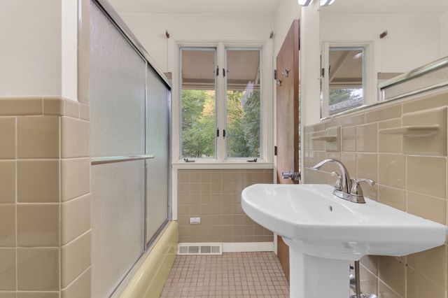 16 Ward Lane, Sherborn, MA 01770